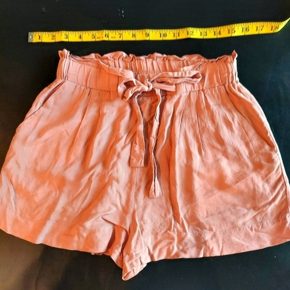 Forever 21 Dusty Pink Flowy Paperbag Shorts Size Small - Picture 2 of 9